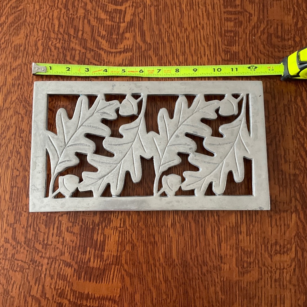 Crate and barrel oak leaf aluminum trivet